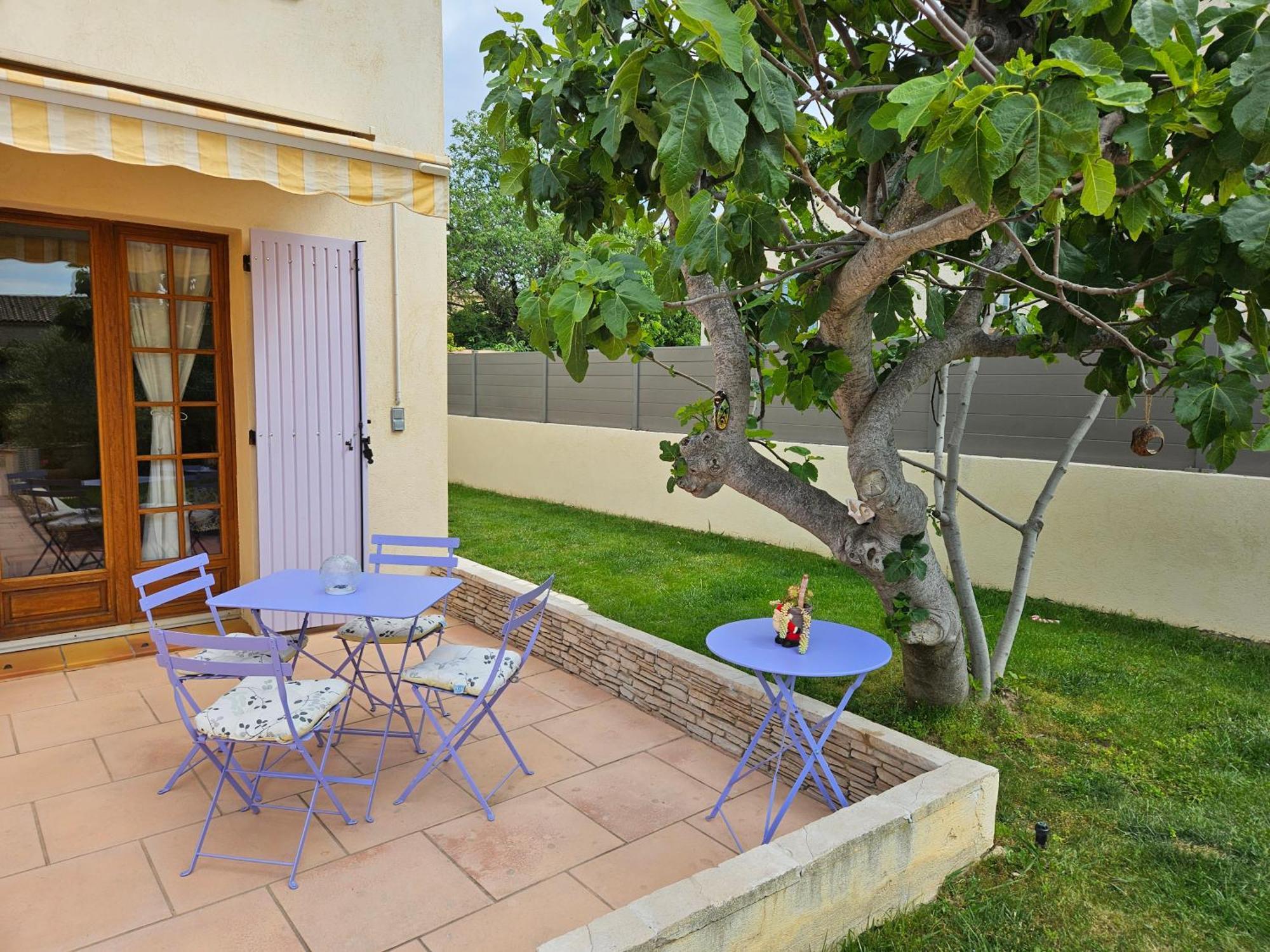 Au Pied Du Massif Des Costes Holiday home