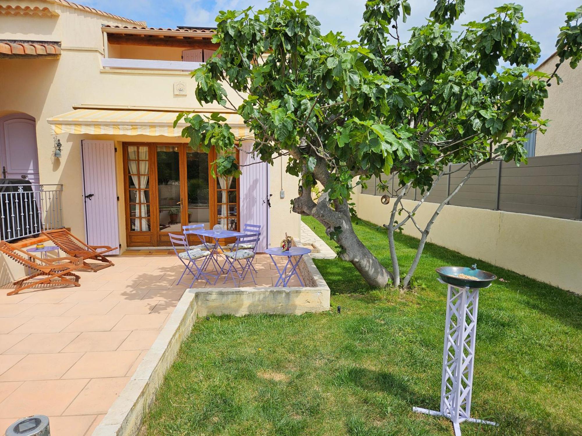 Au Pied Du Massif Des Costes Holiday home Pelissanne