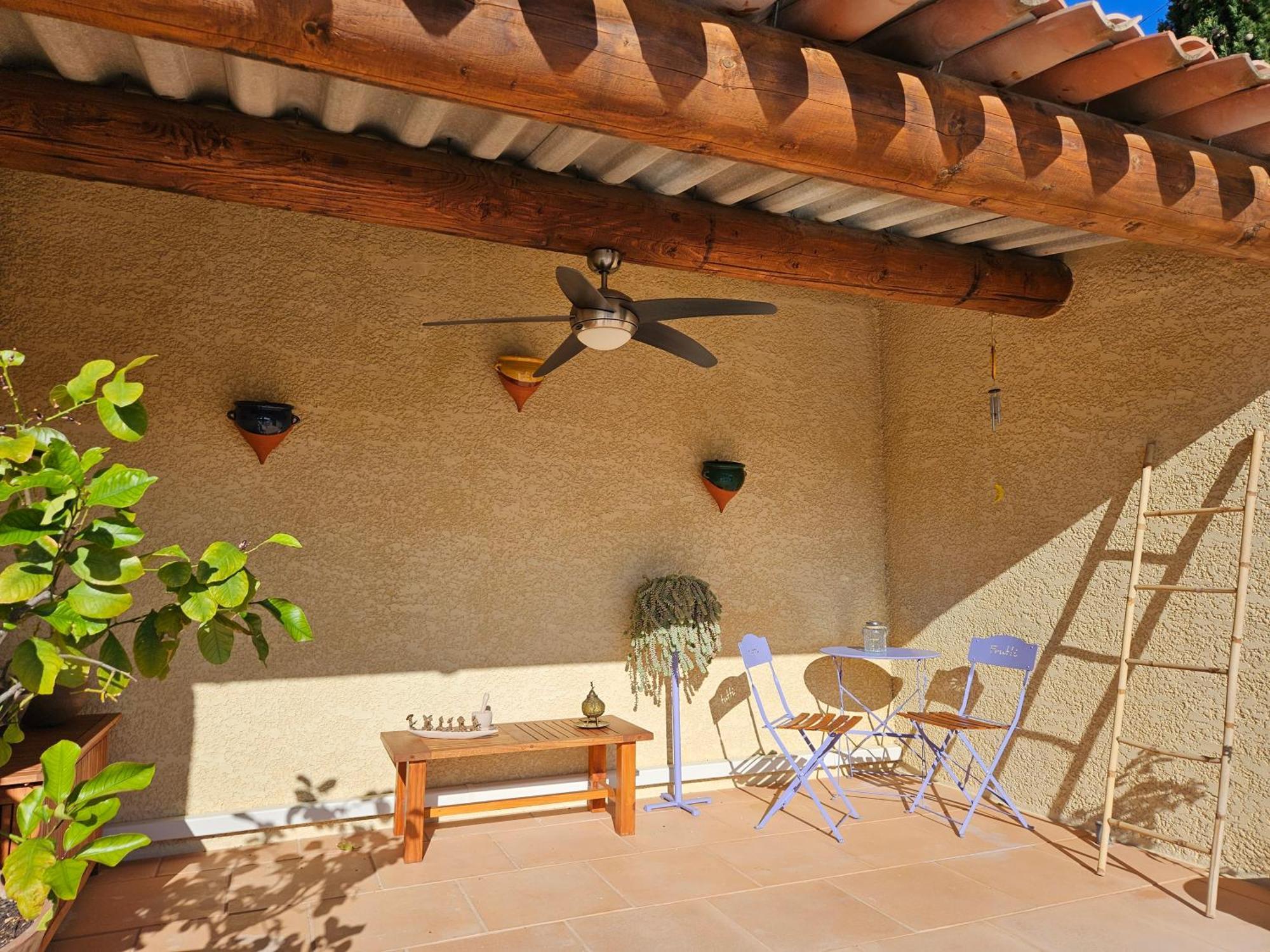 Au Pied Du Massif Des Costes Holiday home